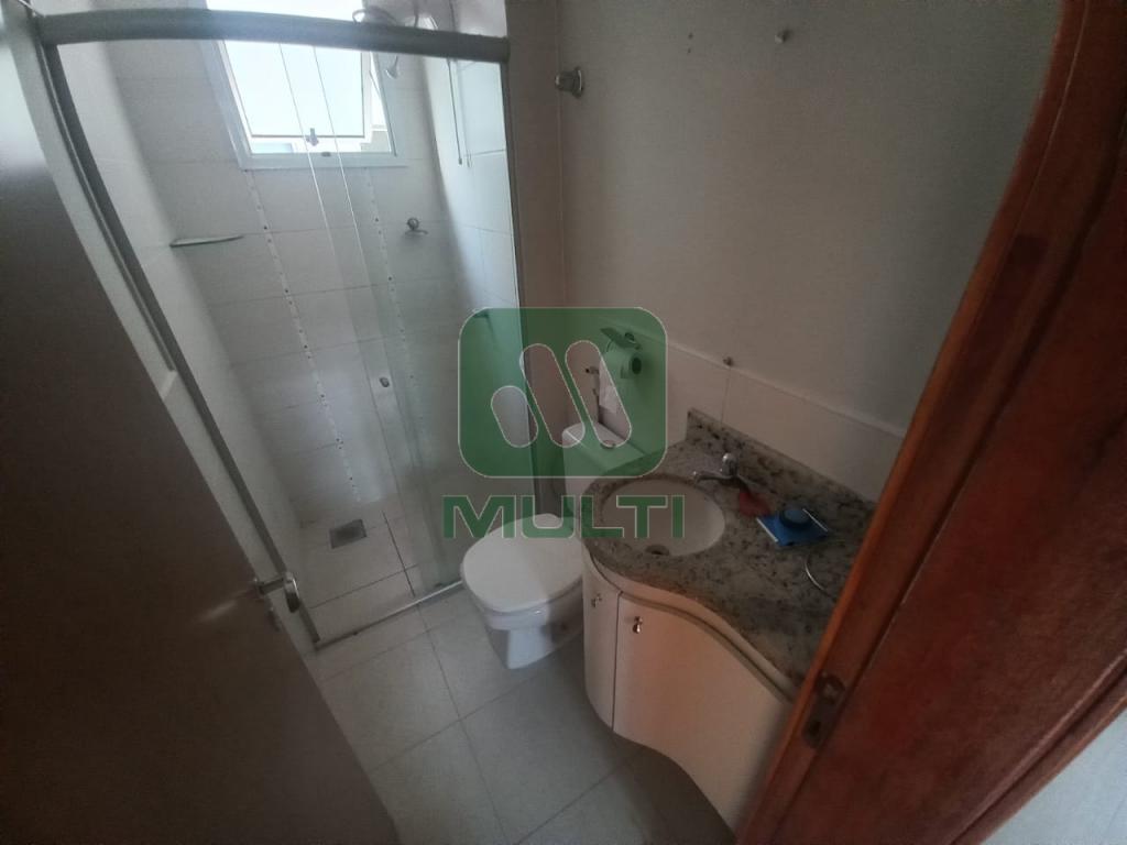 Apartamento à venda com 3 quartos, 73m² - Foto 2