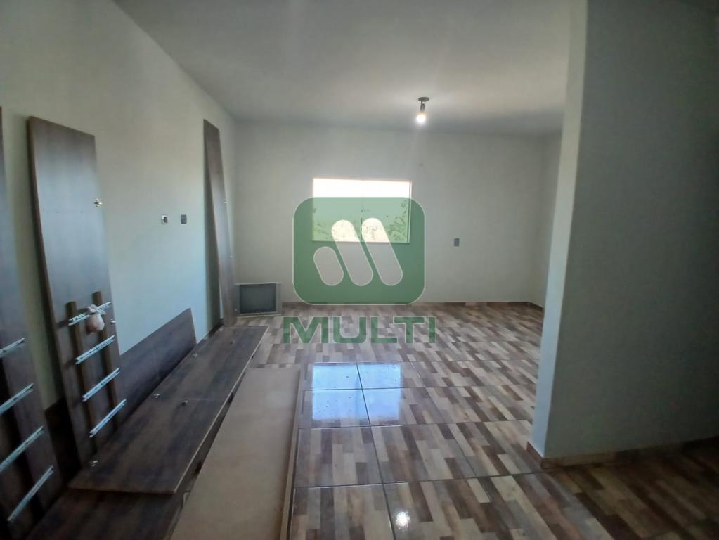 Casa à venda com 3 quartos, 152m² - Foto 1