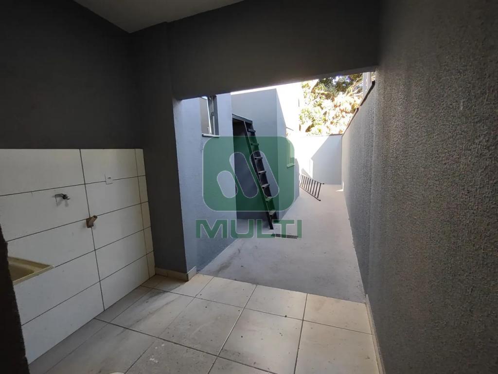 Casa à venda com 2 quartos, 66m² - Foto 14