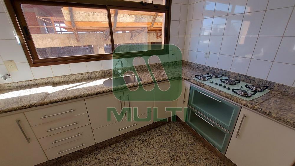 Apartamento à venda com 3 quartos, 140m² - Foto 3