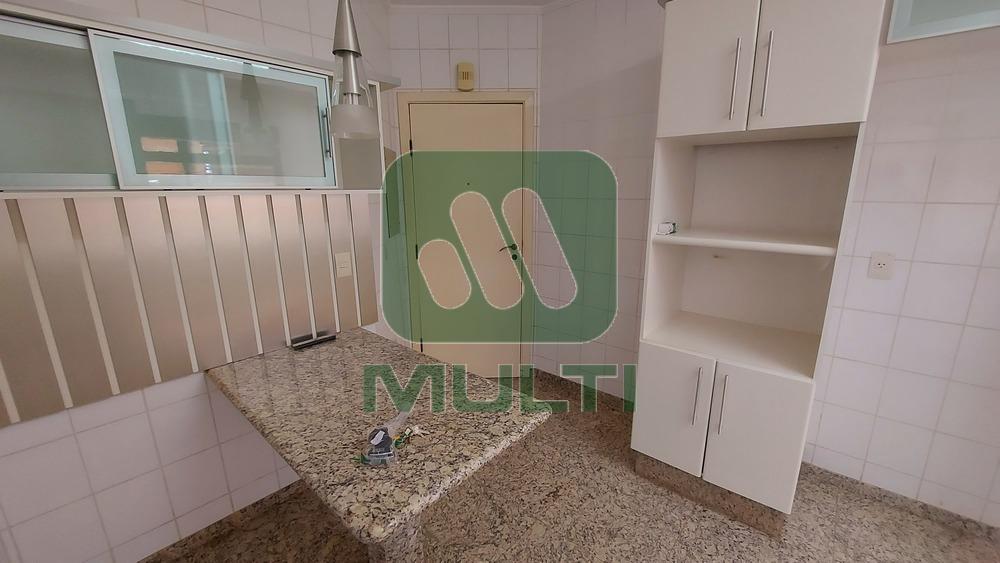 Apartamento à venda com 3 quartos, 140m² - Foto 4