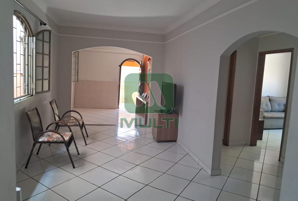 Casa à venda com 3 quartos, 120m² - Foto 2