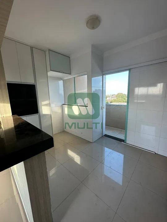 Apartamento à venda com 2 quartos, 68m² - Foto 2