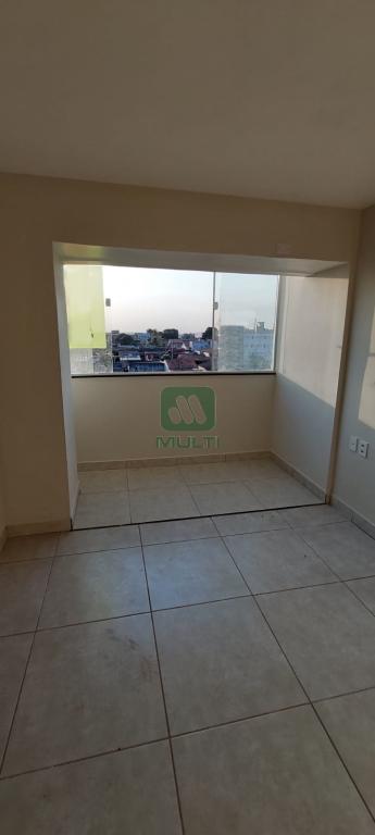 Apartamento à venda com 2 quartos, 70m² - Foto 1