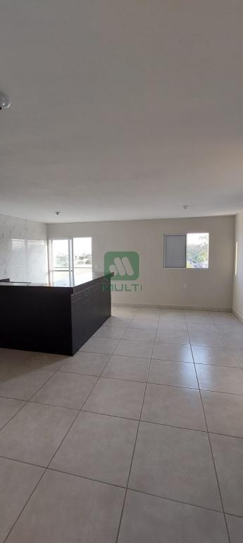 Apartamento à venda com 2 quartos, 70m² - Foto 3