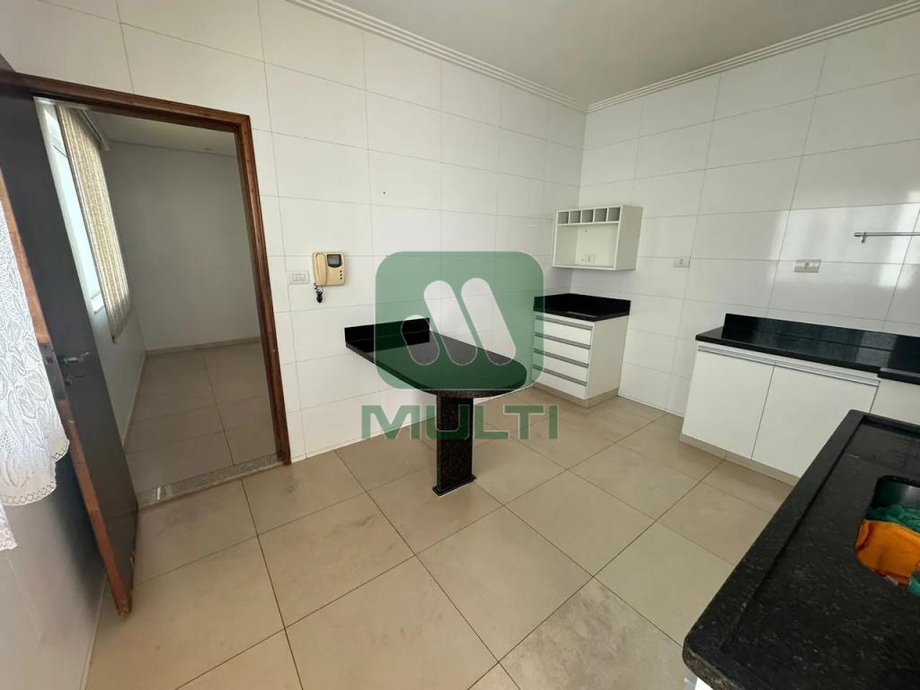 Casa à venda com 3 quartos, 204m² - Foto 5