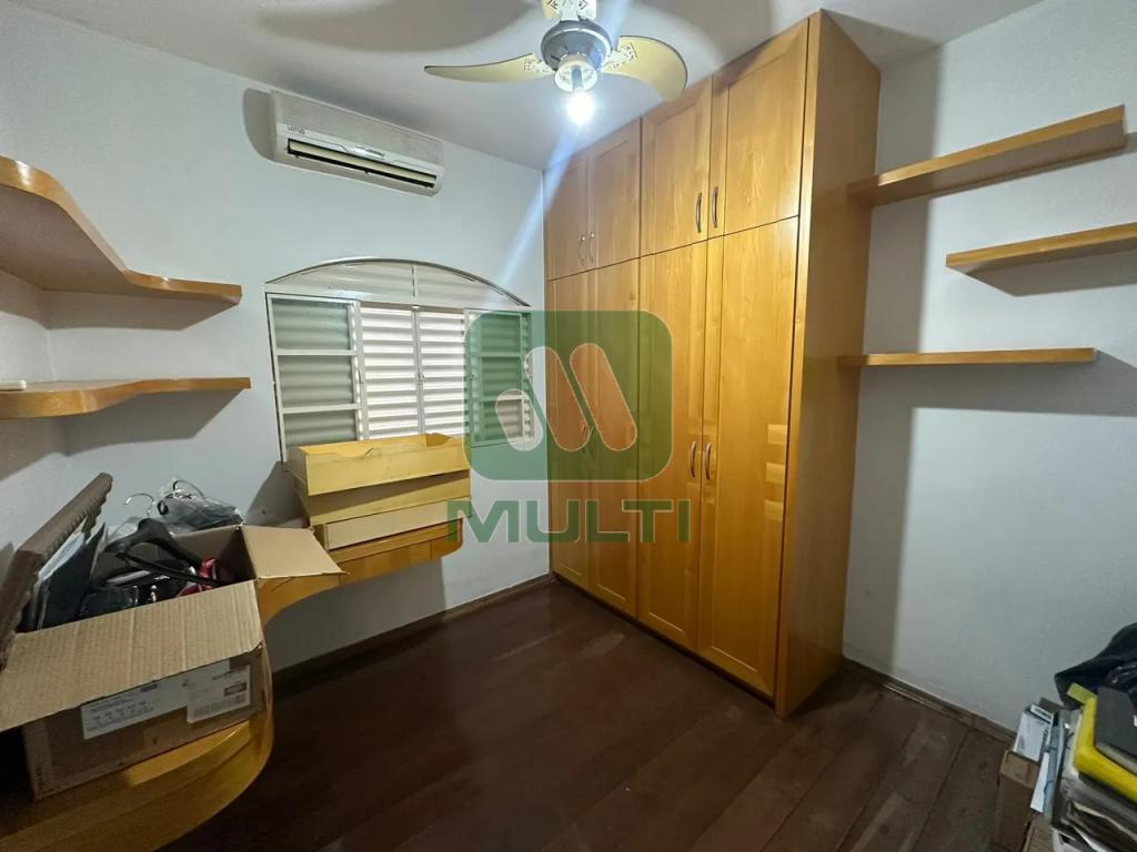 Casa à venda com 3 quartos, 204m² - Foto 9