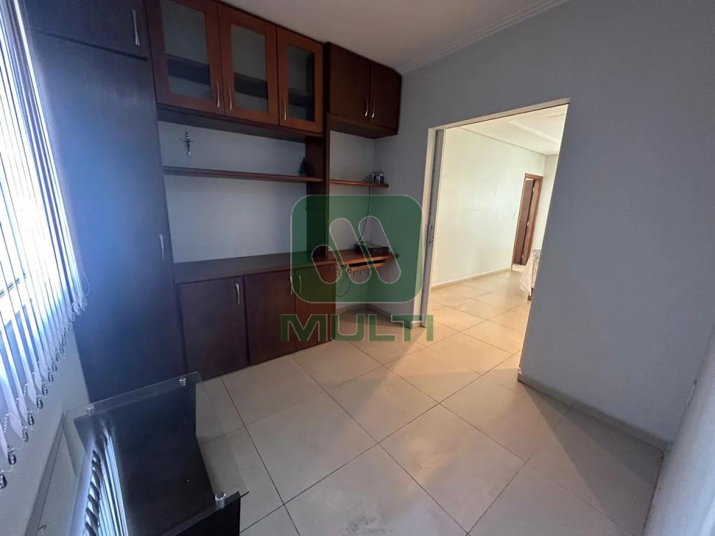 Casa à venda com 3 quartos, 204m² - Foto 13