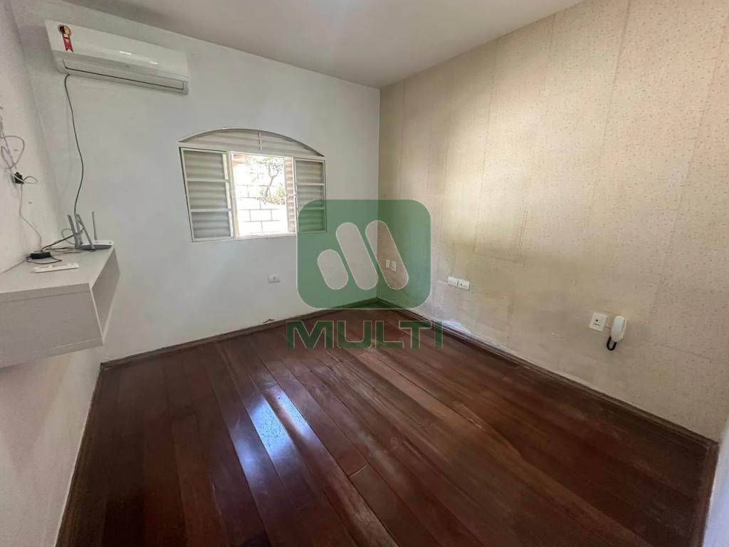 Casa à venda com 3 quartos, 204m² - Foto 14