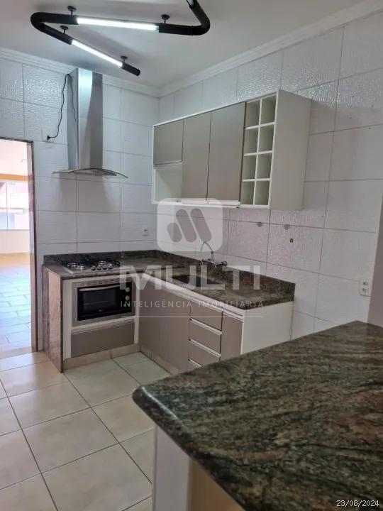 Casa à venda com 4 quartos, 331m² - Foto 4