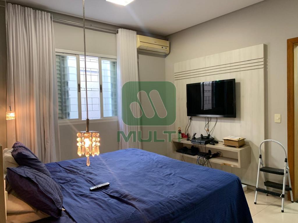 Casa à venda com 4 quartos, 300m² - Foto 8