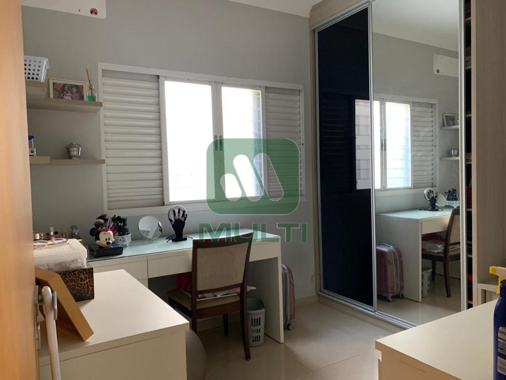 Casa à venda com 4 quartos, 300m² - Foto 31