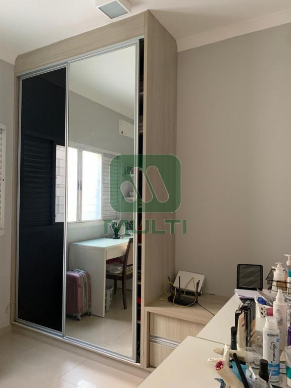 Casa à venda com 4 quartos, 300m² - Foto 32