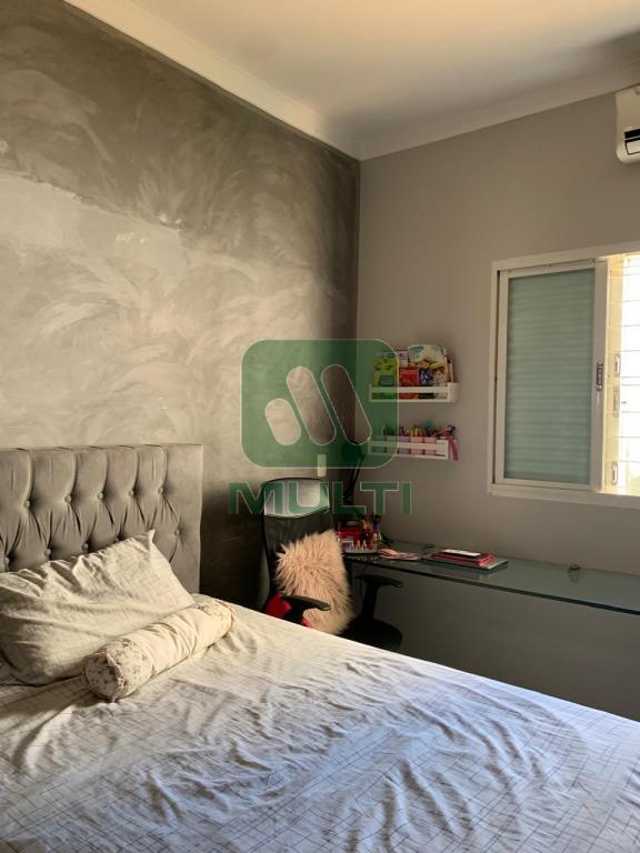 Casa à venda com 4 quartos, 300m² - Foto 33