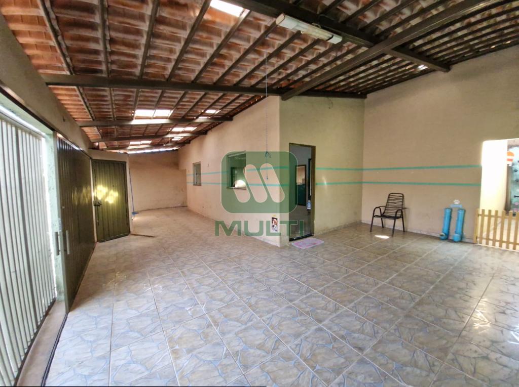 Casa à venda com 2 quartos, 110m² - Foto 1