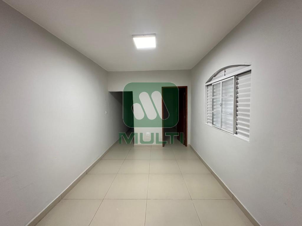 Casa à venda com 2 quartos, 90m² - Foto 2