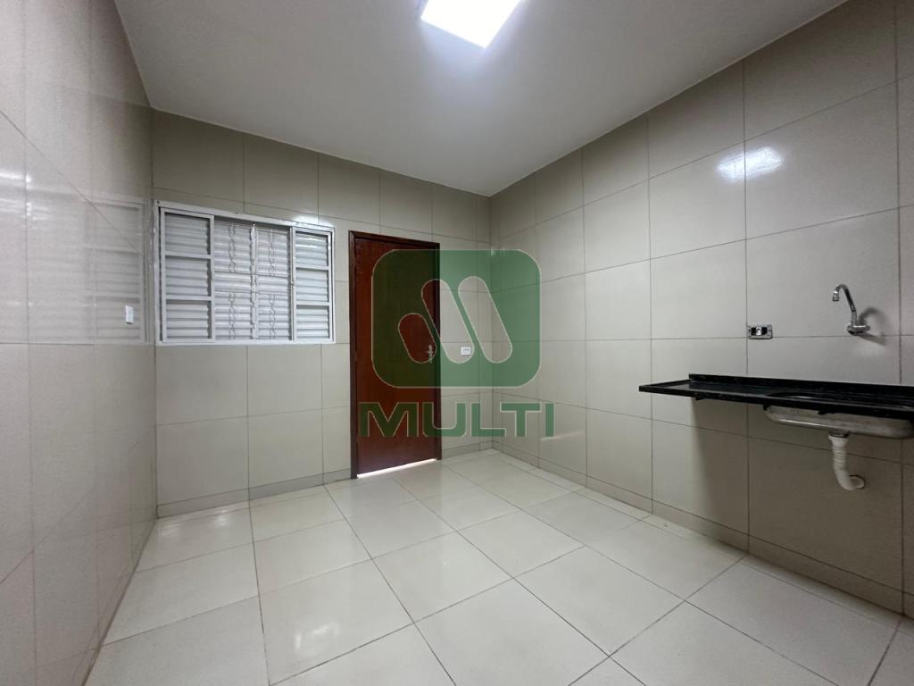 Casa à venda com 2 quartos, 90m² - Foto 5