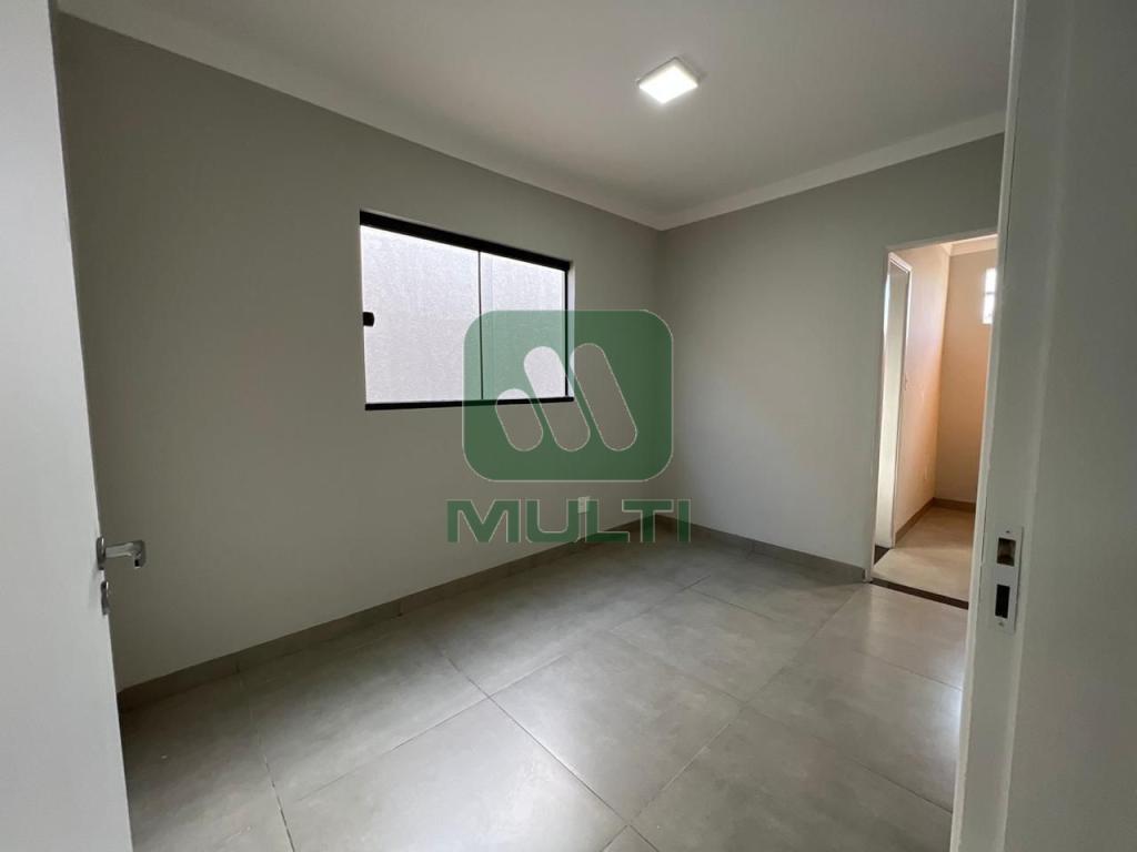 Casa à venda com 3 quartos, 200m² - Foto 3