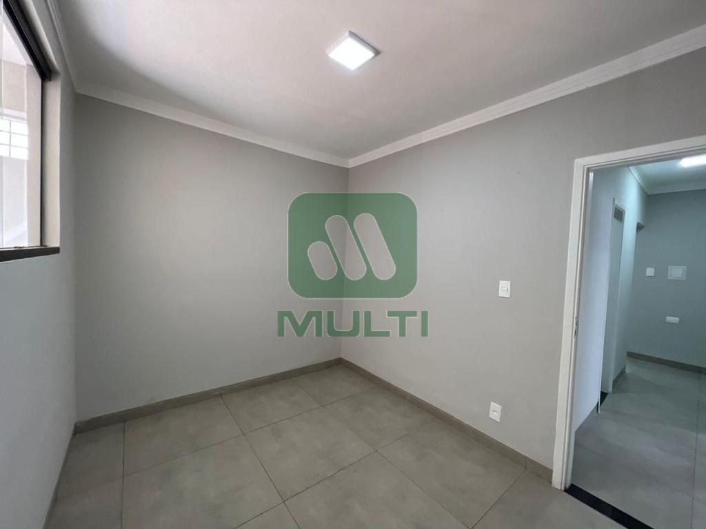 Casa à venda com 3 quartos, 200m² - Foto 7