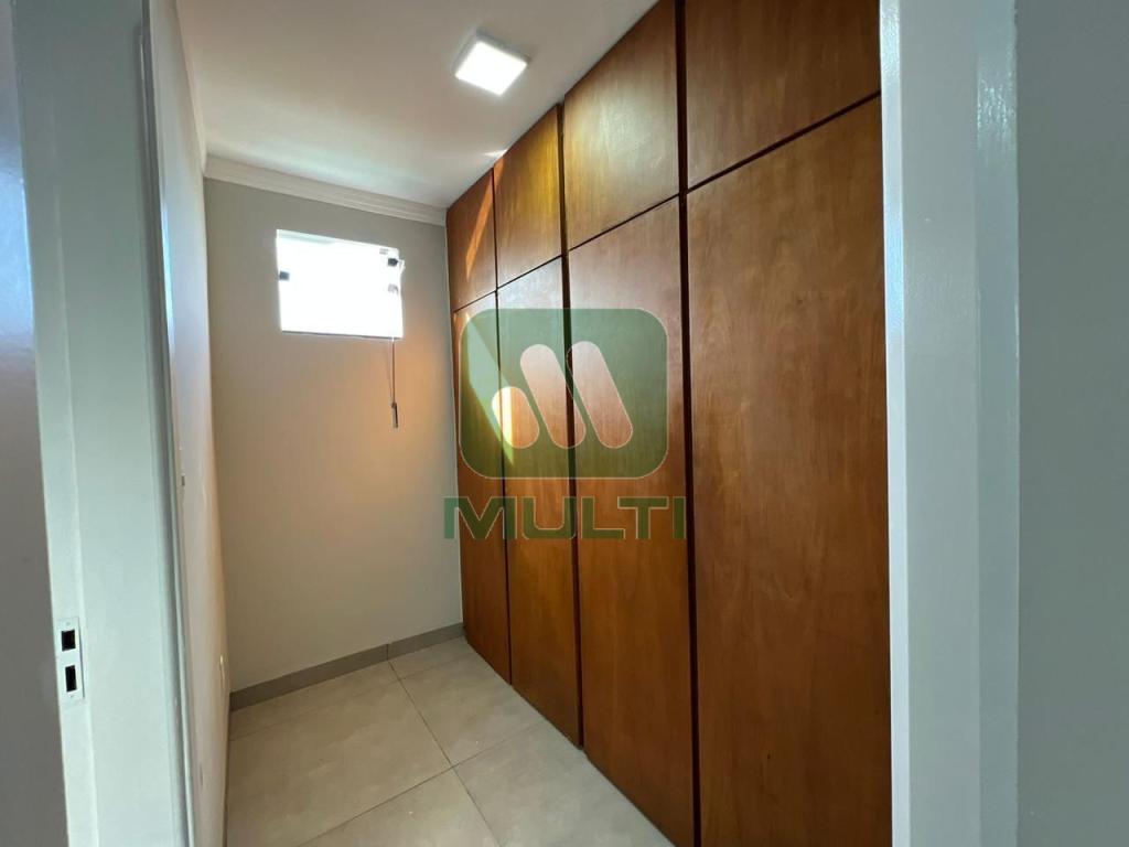 Casa à venda com 3 quartos, 200m² - Foto 9