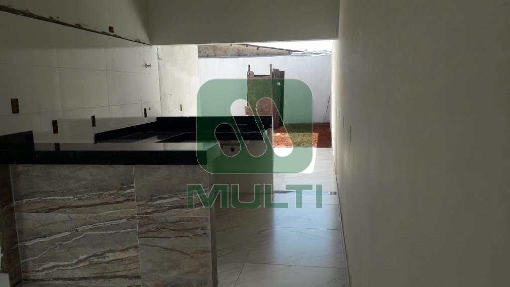 Casa à venda com 3 quartos, 91m² - Foto 2