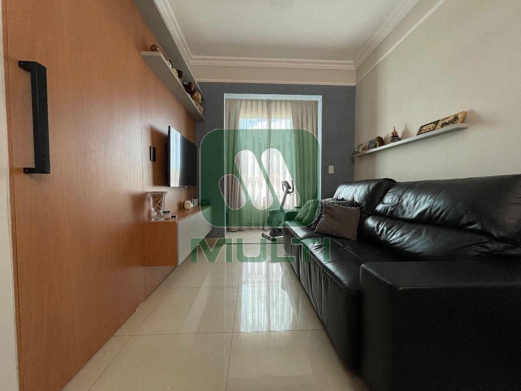 Apartamento à venda com 3 quartos, 70m² - Foto 1