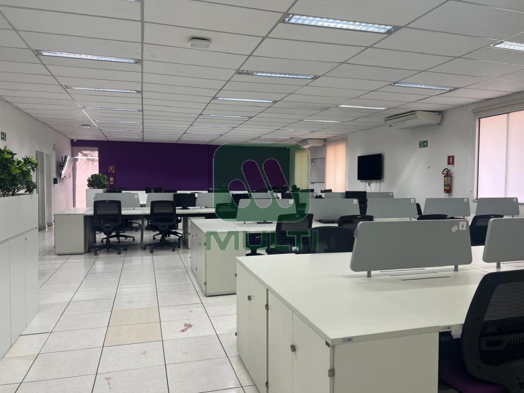 Prédio Inteiro à venda com 1 quarto, 900m² - Foto 2