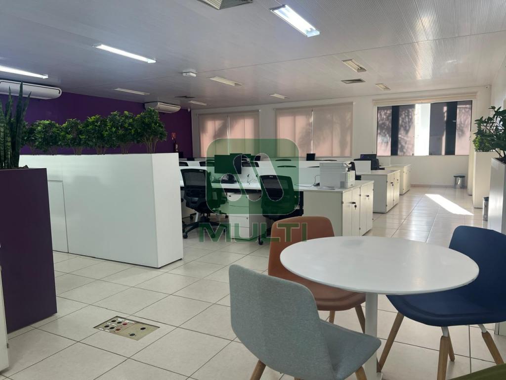 Prédio Inteiro à venda com 1 quarto, 900m² - Foto 3