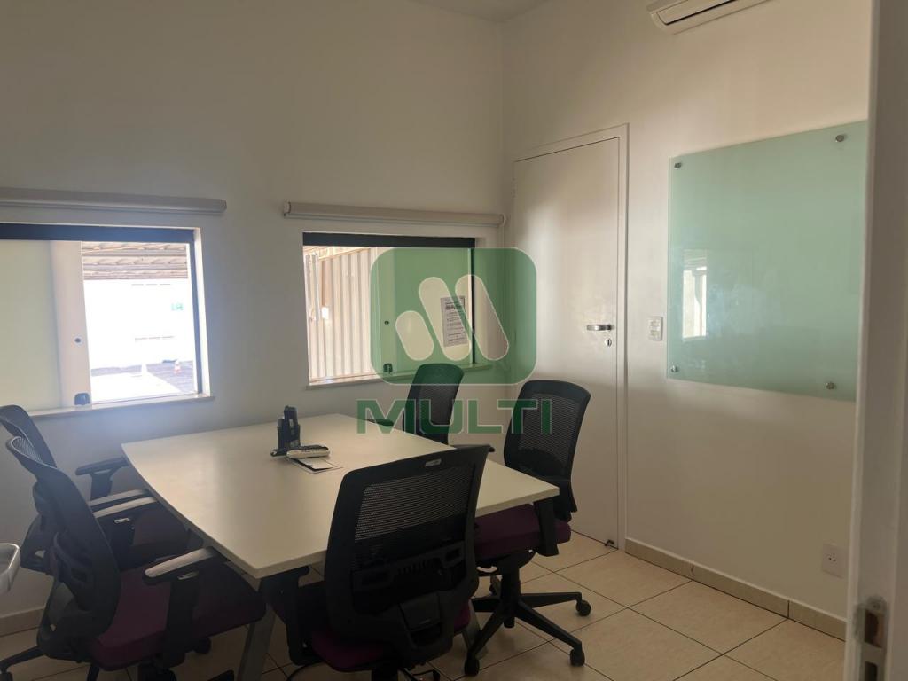 Prédio Inteiro à venda com 1 quarto, 900m² - Foto 8