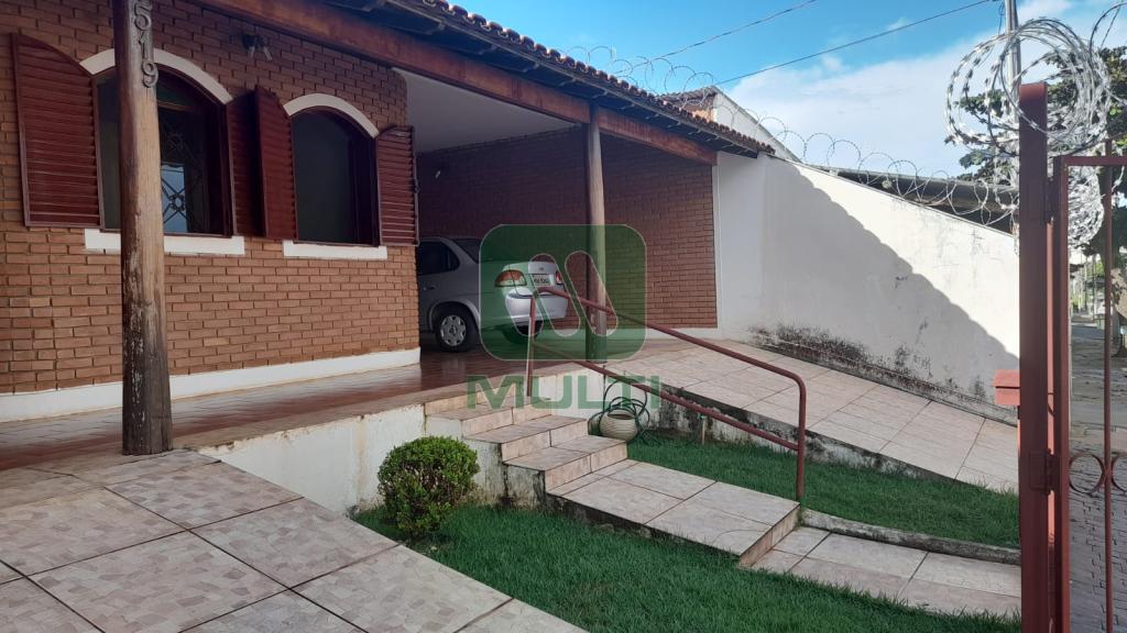 Casa à venda com 3 quartos, 228m² - Foto 5