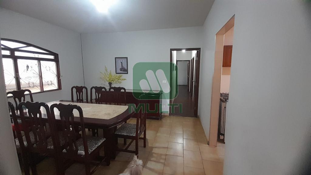 Casa à venda com 3 quartos, 228m² - Foto 8