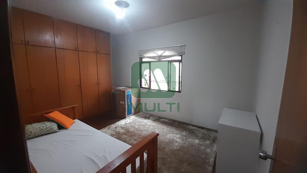 Casa à venda com 3 quartos, 228m² - Foto 14