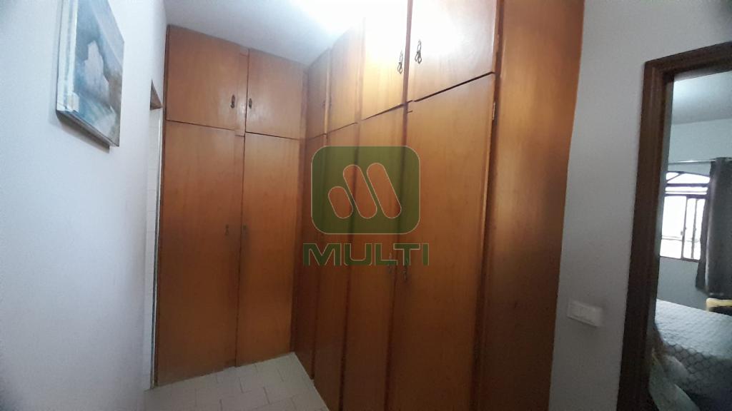 Casa à venda com 3 quartos, 228m² - Foto 15