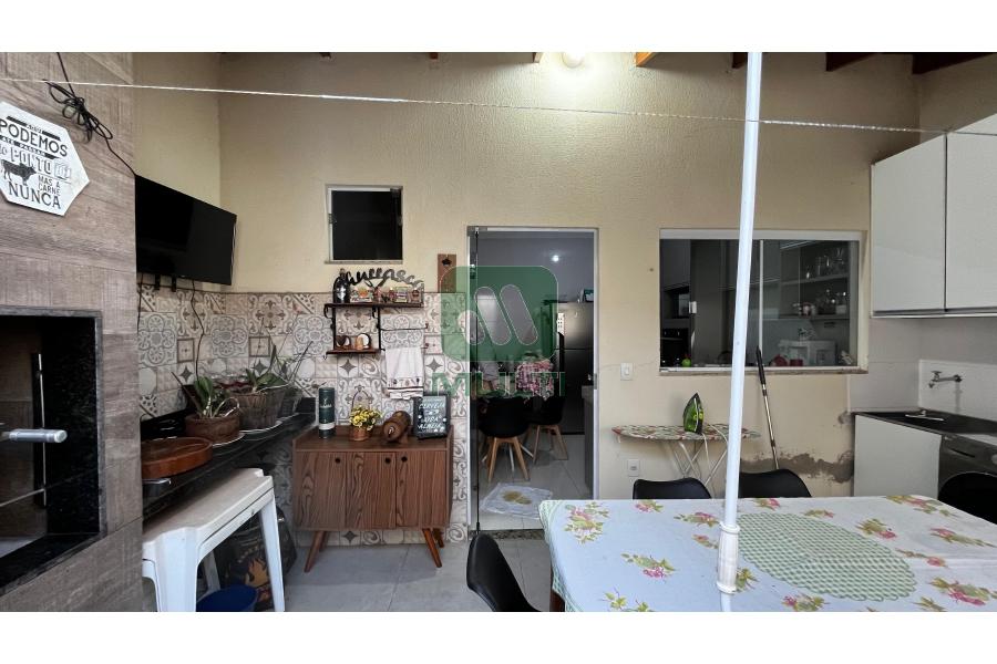 Casa à venda com 2 quartos, 100m² - Foto 3