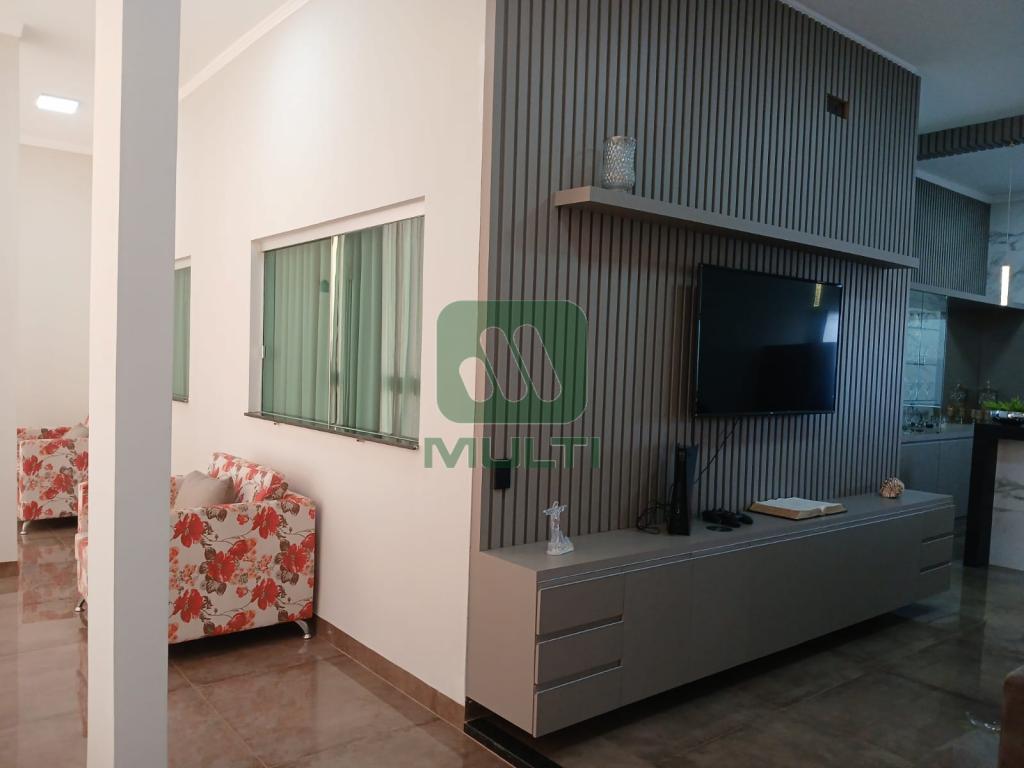 Prédio Inteiro à venda com 3 quartos, 180m² - Foto 2