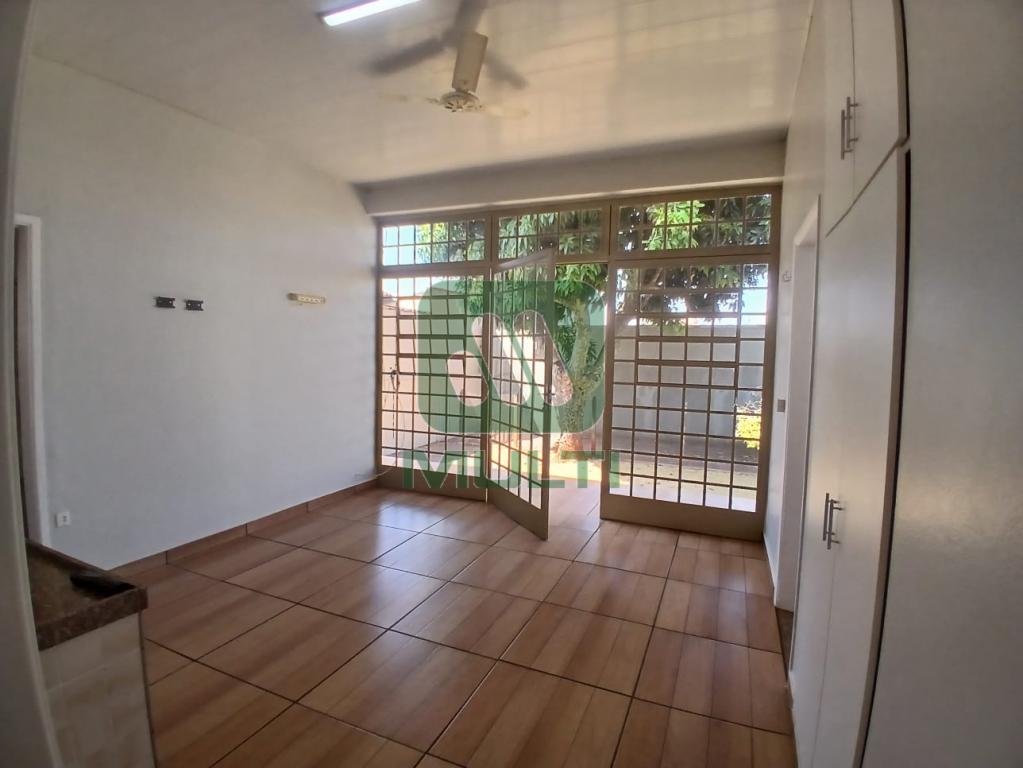 Casa à venda com 4 quartos, 219m² - Foto 3