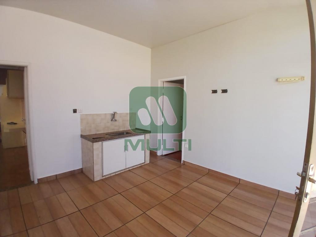 Casa à venda com 4 quartos, 219m² - Foto 4