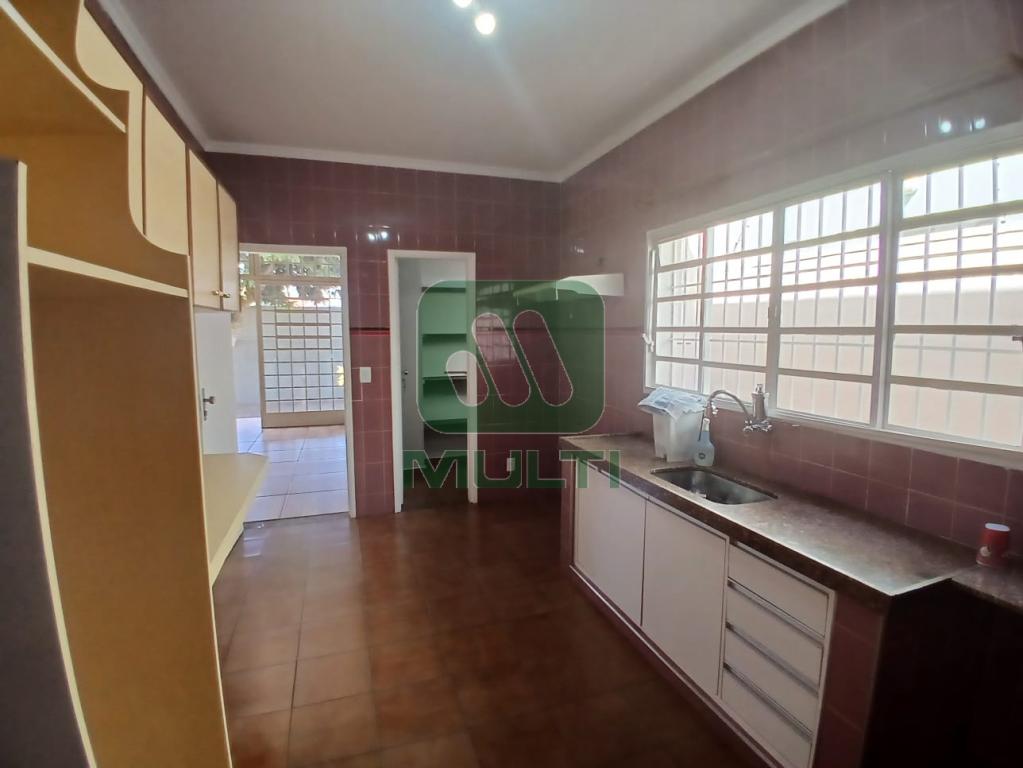 Casa à venda com 4 quartos, 219m² - Foto 6