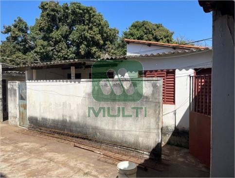 Terreno à venda com 1 quarto, 550m² - Foto 2