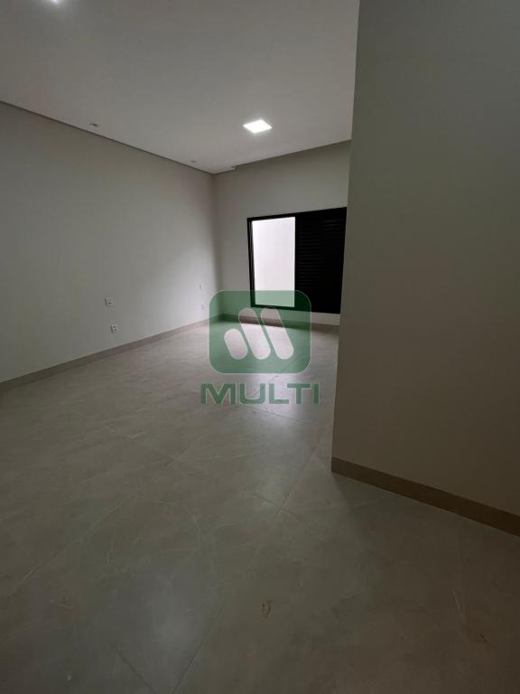 Casa à venda com 3 quartos, 150m² - Foto 2