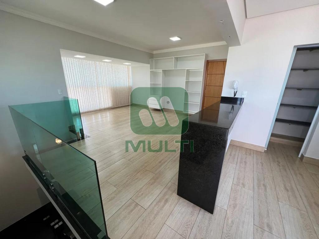 Cobertura à venda com 3 quartos, 210m² - Foto 2