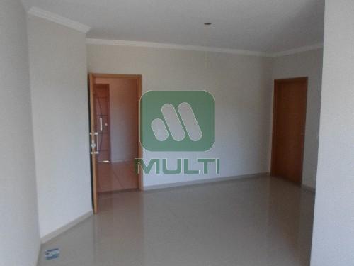 Apartamento à venda com 3 quartos, 74m² - Foto 2