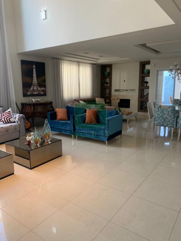 Casa à venda com 3 quartos, 314m² - Foto 1