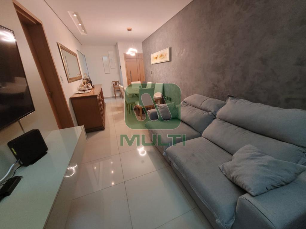 Apartamento à venda com 3 quartos, 76m² - Foto 1