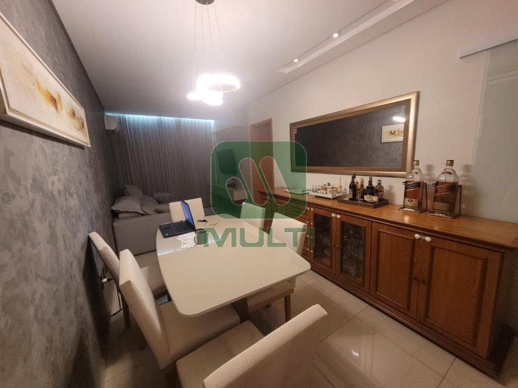 Apartamento à venda com 3 quartos, 76m² - Foto 2