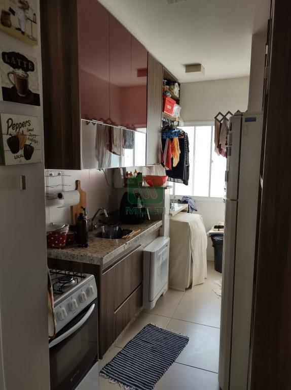 Apartamento à venda com 2 quartos, 70m² - Foto 3