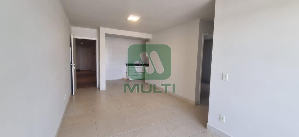 Apartamento à venda com 2 quartos, 71m² - Foto 2