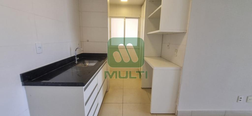 Apartamento à venda com 2 quartos, 71m² - Foto 3