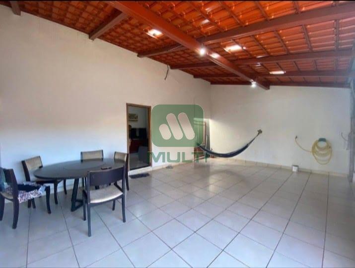 Casa à venda com 3 quartos, 162m² - Foto 1