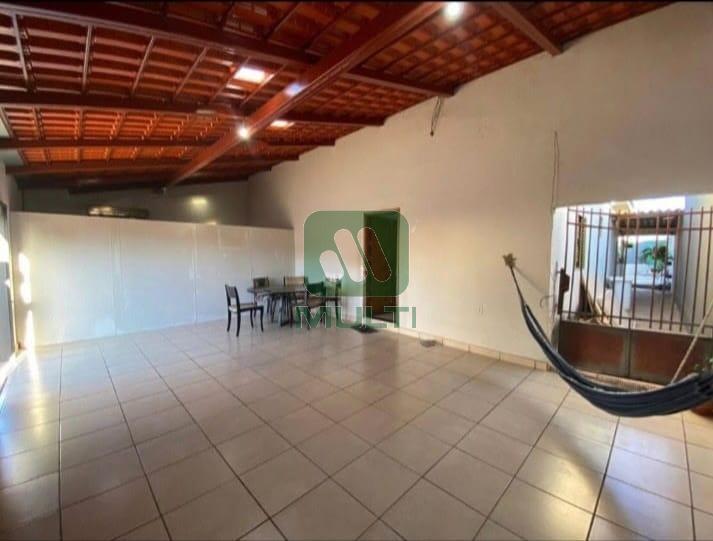 Casa à venda com 3 quartos, 162m² - Foto 2